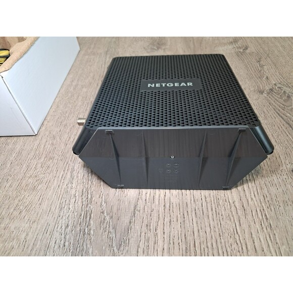 Netgear Nighthawk C7000v2 AC1900 Wi-Fi Cable Modem Router - Picture 4 of 7